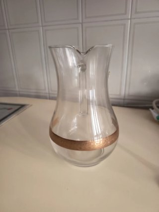 Jarra de cristal dorada vintage y 6 copas