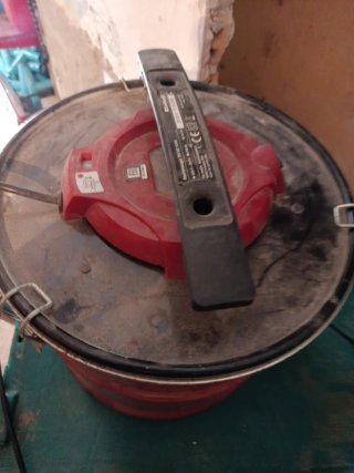 Aspiradora de cenizas roja