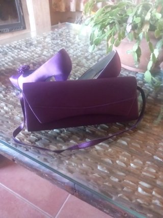 Zapatos y bolso de fiesta morados