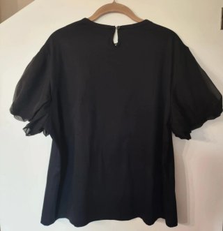 Carolina Herrera. Camiseta negra
