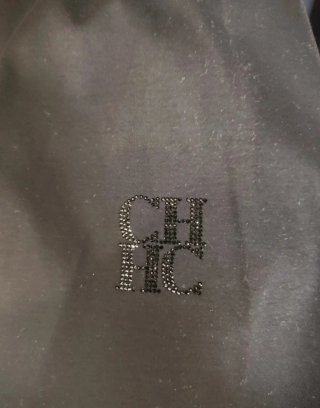 Carolina Herrera. Camiseta negra