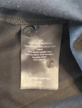 Carolina Herrera. Camiseta negra