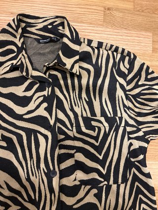Conjunto Stradivarius: Camisa y Falda animal print