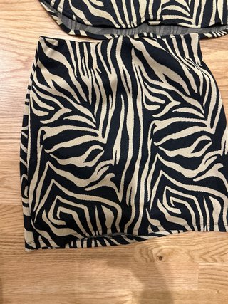 Conjunto Stradivarius: Camisa y Falda animal print