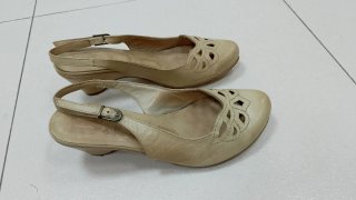 Zapatos de verano beige con tiras