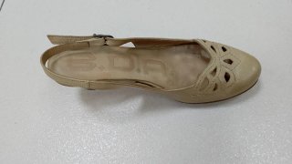 Zapatos de verano beige con tiras