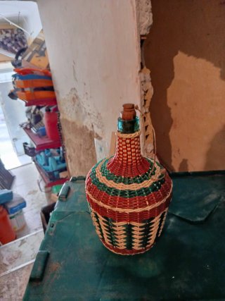 Garrafa antigua decorada
