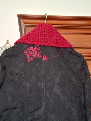 Giacca Desigual nera con collo rosso