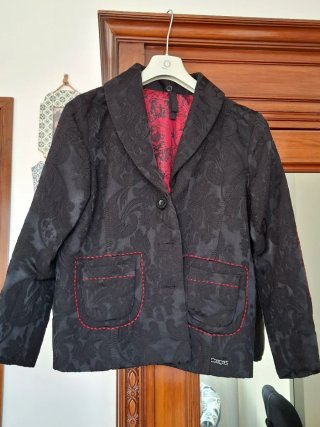 Giacca Desigual nera con collo rosso
