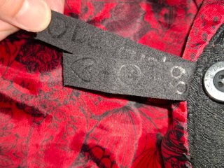Giacca Desigual nera con collo rosso