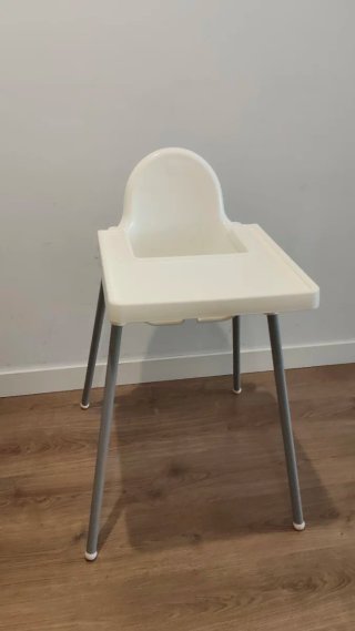 Trona Ikea con bandeja y arnés