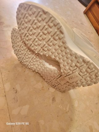 Zapatillas Fila Mujer Blancas y Grises