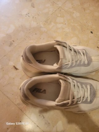 Zapatillas Fila Mujer Blancas y Grises