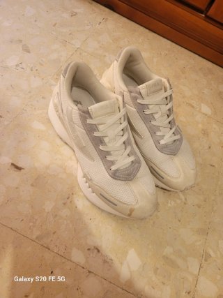 Zapatillas Fila Mujer Blancas y Grises