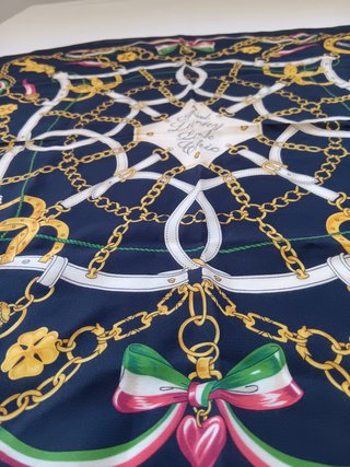 Foulard Moschino Cheap and Chic in seta
