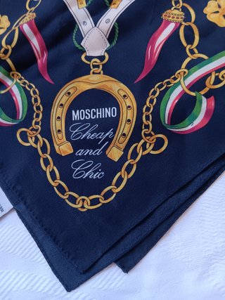Foulard Moschino Cheap and Chic in seta