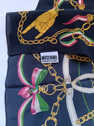 Foulard Moschino Cheap and Chic in seta