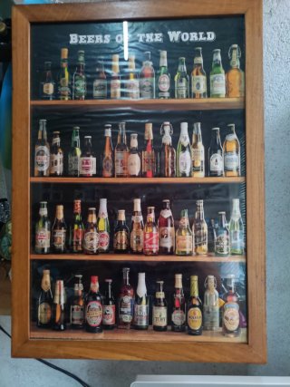 Cartel decorativo Birre del Mondo con una collezione di bottiglie