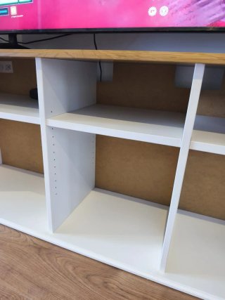 Mueble TV blanco y madera