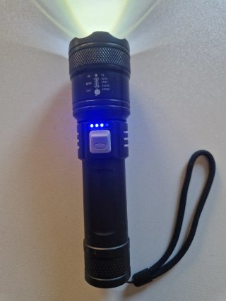 Linterna LED Táctica Recargable USB