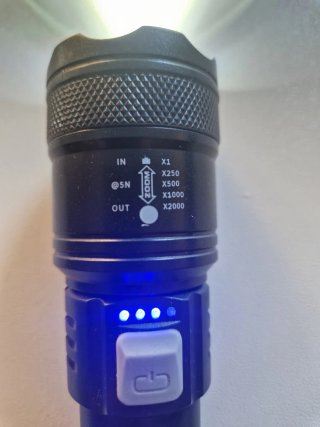 Linterna LED Táctica Recargable USB