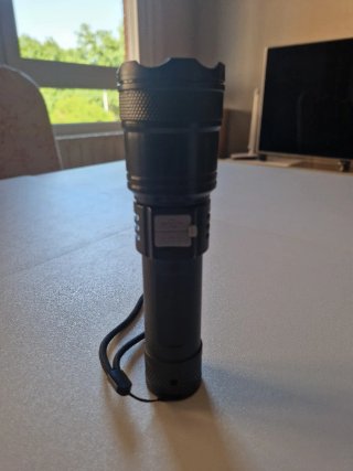 Linterna LED Táctica Recargable USB