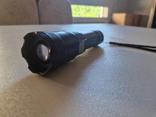Linterna LED Táctica Recargable USB