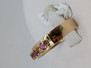 Anillo Oro 18k con 3 piedras rosas