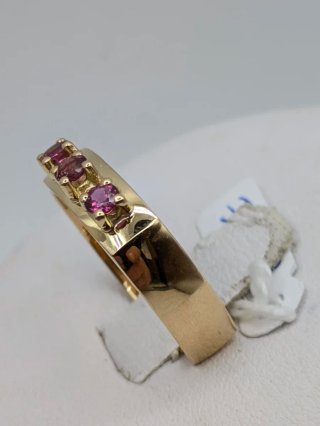 Anillo Oro 18k con 3 piedras rosas