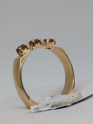 Anillo Oro 18k con 3 piedras rosas