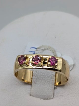 Anillo Oro 18k con 3 piedras rosas