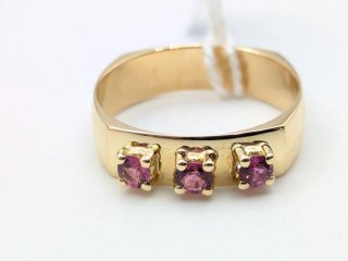 Anillo Oro 18k con 3 piedras rosas