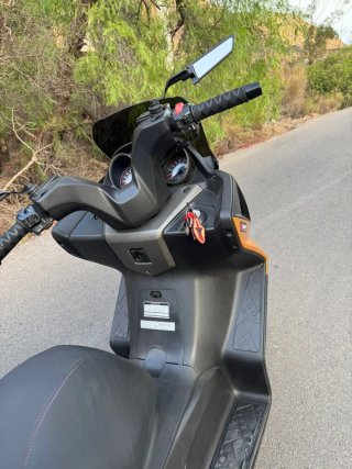 Kymco Superdink 300i Amarillo/Negro