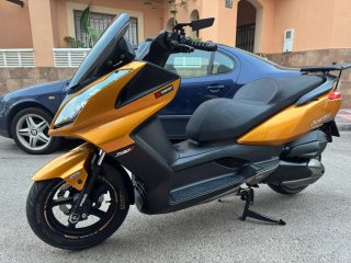 Kymco Superdink 300i Amarillo/Negro