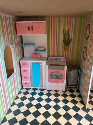 Casita de muñecas con muebles