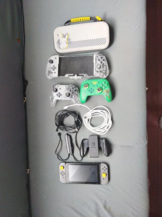 Nintendo Switch Gris y Verde con Accesorios