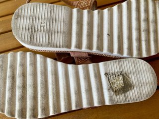 Sandalias planas dedo con brillantitos
