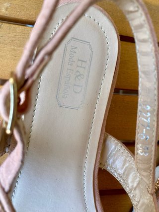 Sandalias planas dedo con brillantitos