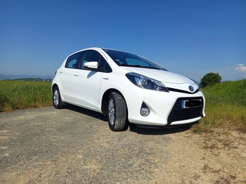 Toyota Yaris 2013 - foto 1