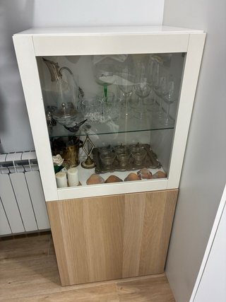 Vitrina Besta IKEA Madera y Cristal