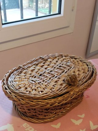 Costurero vintage de mimbre