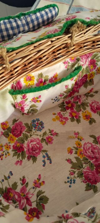 Costurero vintage de mimbre