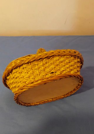Costurero vintage de mimbre