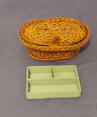 Costurero vintage de mimbre