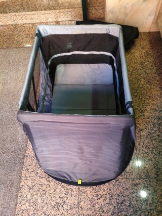 Cuna de viaje AeroMoov instantánea.