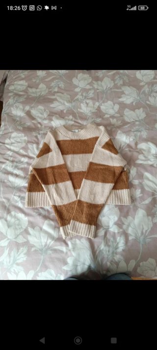 Jersey rayas Stradivarius beige y blanco