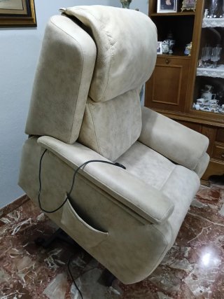 Sillón reclinable motorizado beige