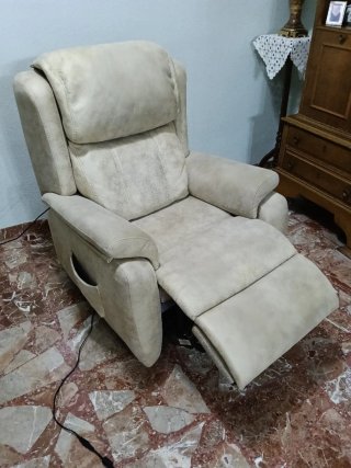 Sillón reclinable motorizado beige