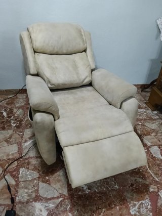 Sillón reclinable motorizado beige