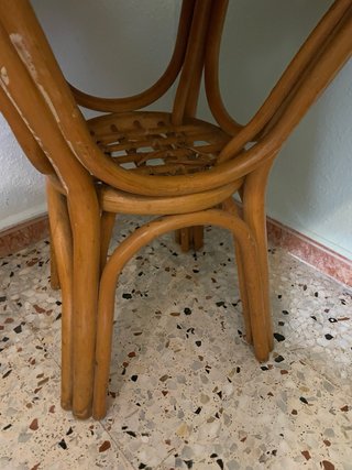 Tavolo rotondo in vimini e ceramica decorata consegna a mano